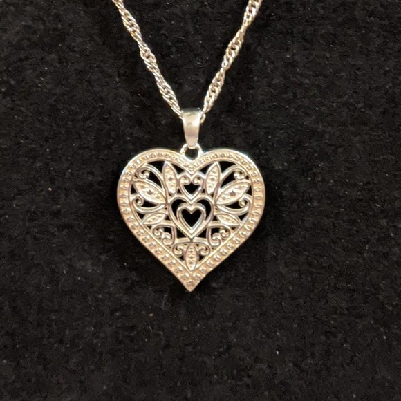 Filigree Heart Pendant - Picture 3 of 4